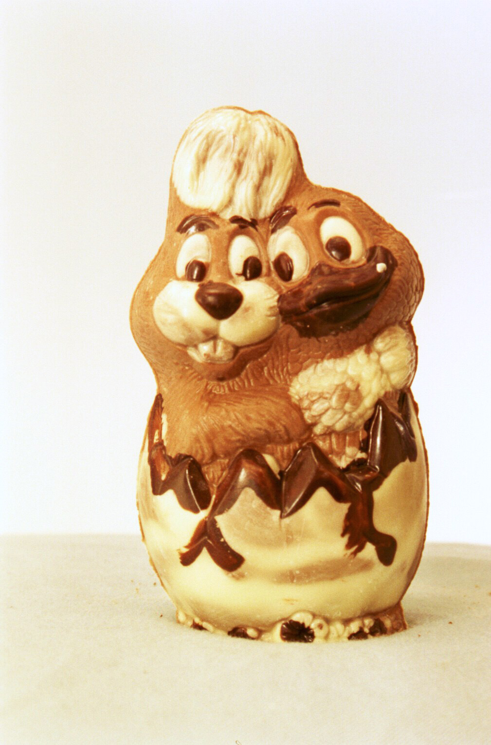 Hase und Ente mit Ei